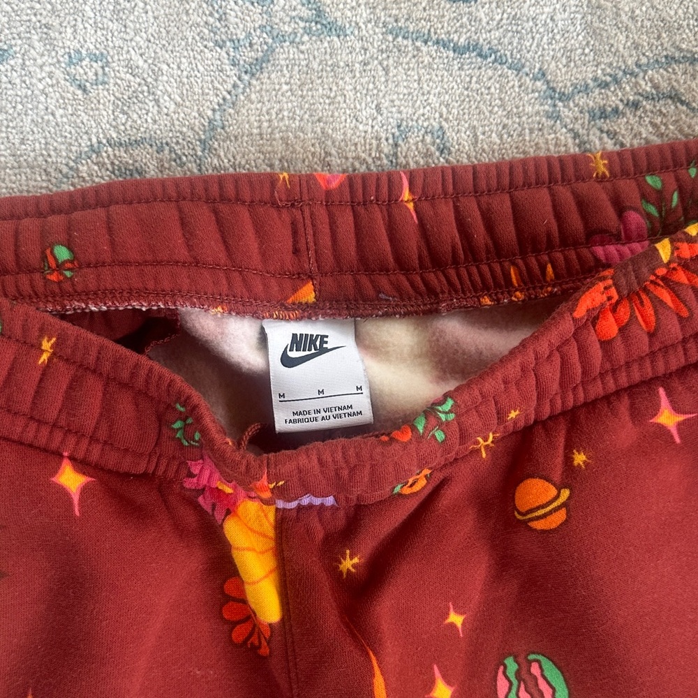 Nike Floral Celestial Print Fleece Jogger Sweatpants Burgundy Women’s Medium - Picture 2 of 10